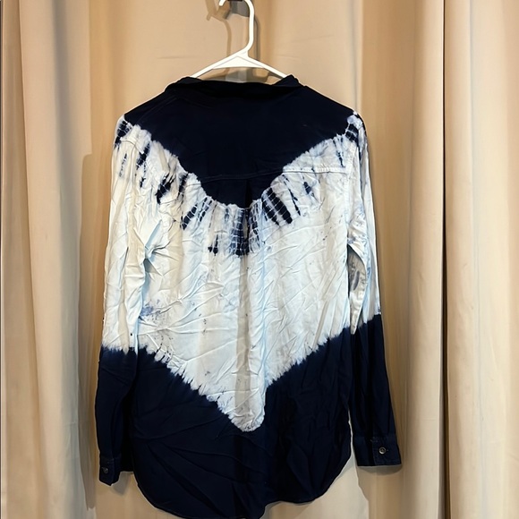 Rock & Republic Blue and White Long Sleeve Button Down Shirt with Notched Collar - Picture 3 of 3